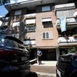 I carabinieri intervengono per porre fine all'aggressione