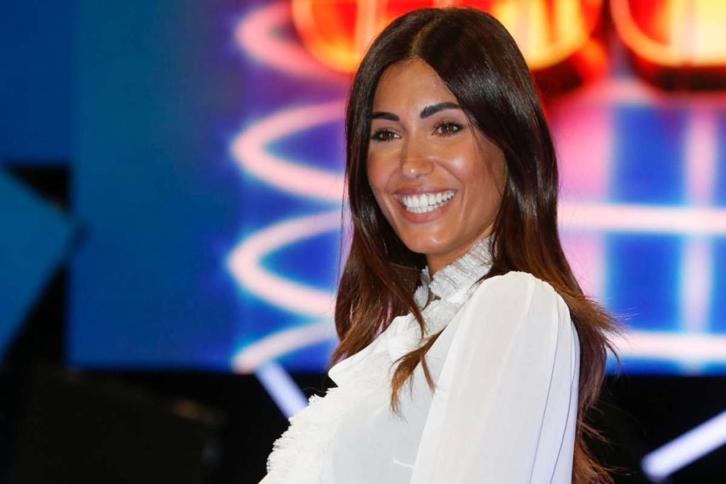 Federica Nargi nuovo look capelli cortissimi