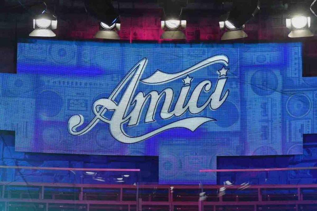 La sigla di Amici fa discutere