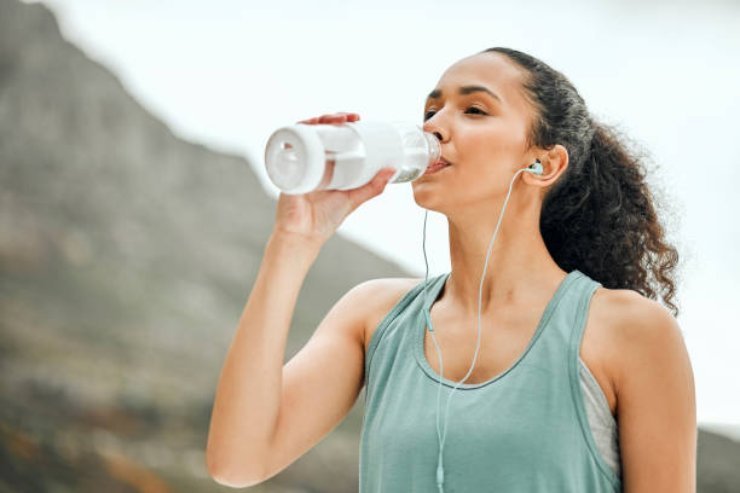 In quali casi è meglio non bere acqua frizzante