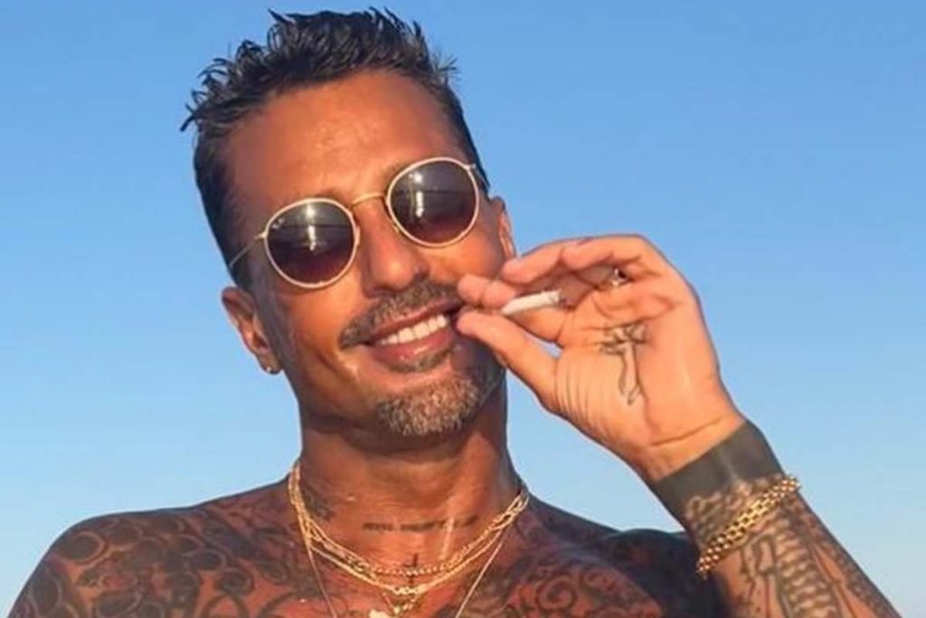 Fabrizio Corona urla e bestemmia