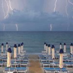 fulmine spiaggia precauzioni