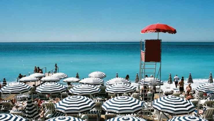 Fulmini in spiaggia, le precauzioni