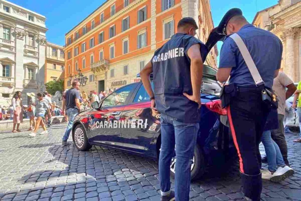 Carabinieri Fontana di Trevi 