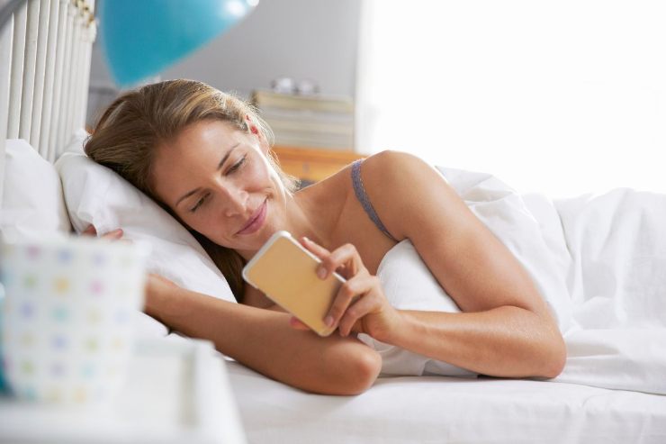 Come dormire con il cellulare vicino al letto