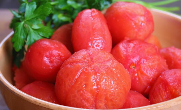 Pomodori pelati consigli per eliminare la buccia