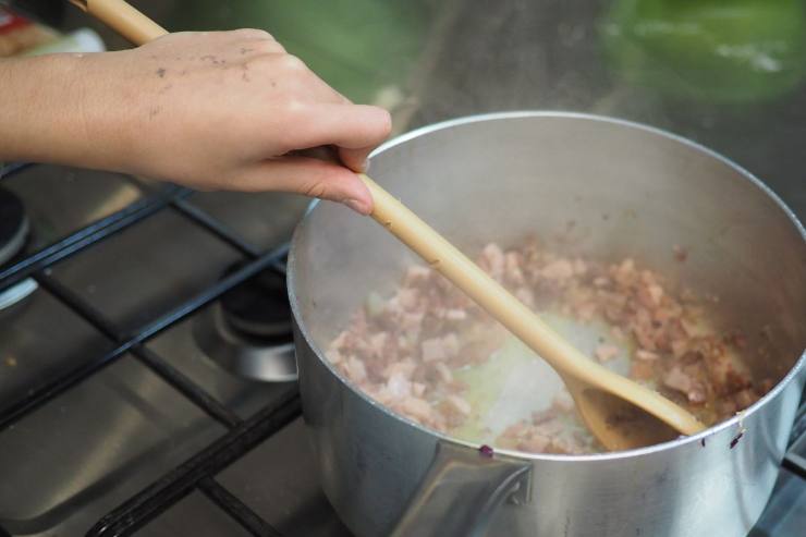 la ricetta del ragu' con gli spaghetti alla chitarra