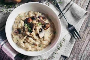 ricetta risotto funghi salsiccia