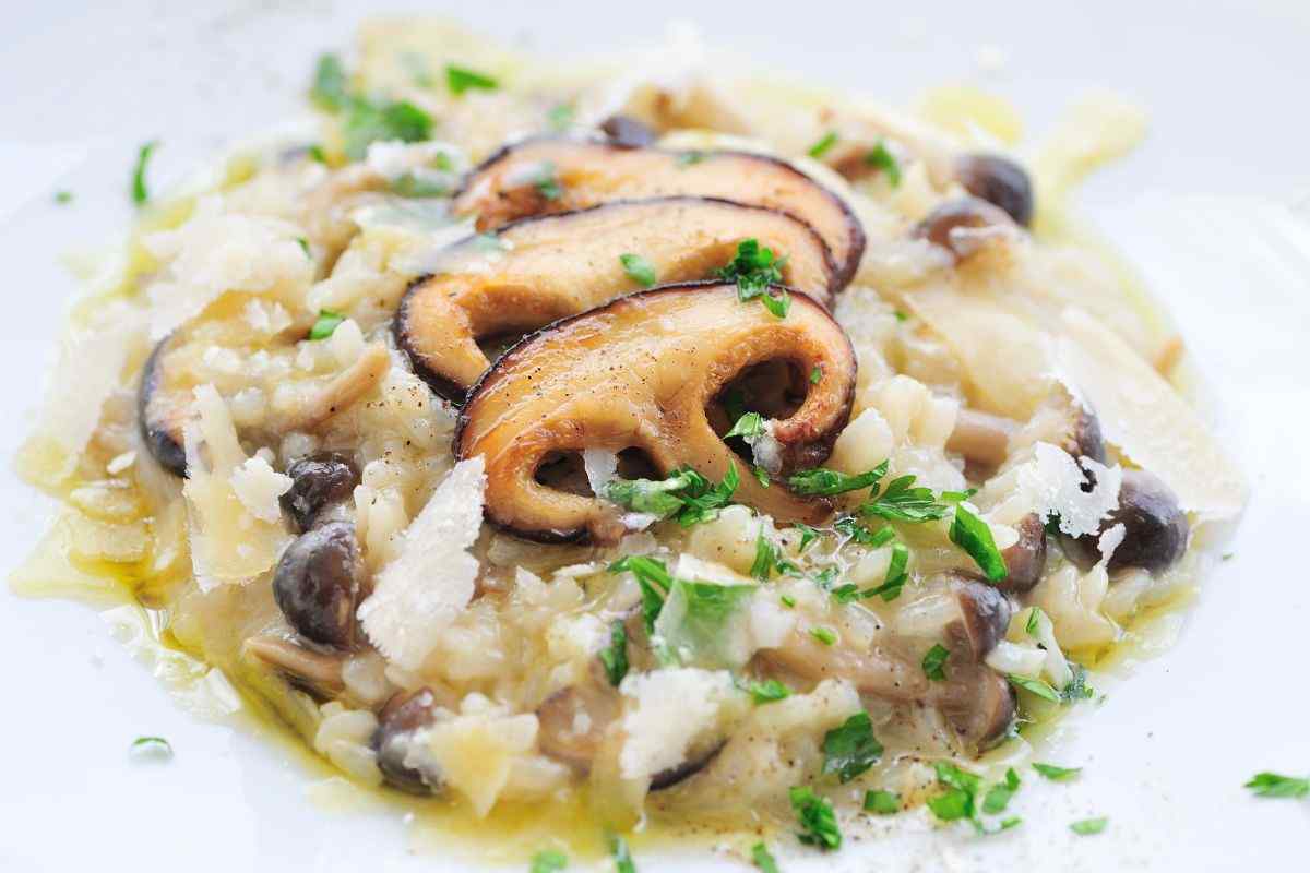 ricetta risotto funghi salsiccia