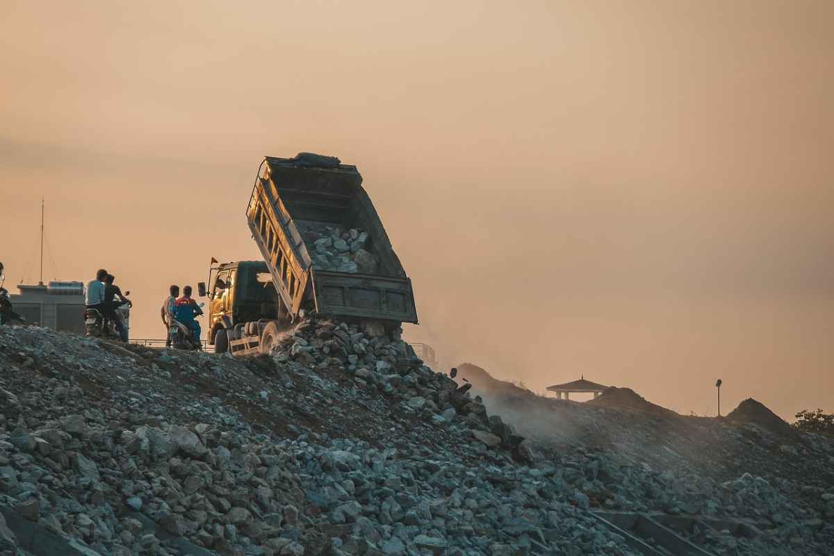 Materasso in discarica: dentro c'era una fortuna