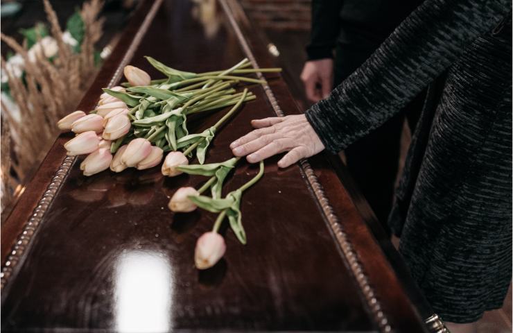 Sorelle suicide funerale chiesa genitori rinnegano