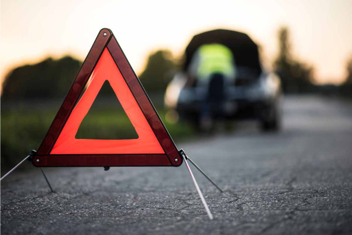 cosa fare se l'auto resta in panne in autostrada