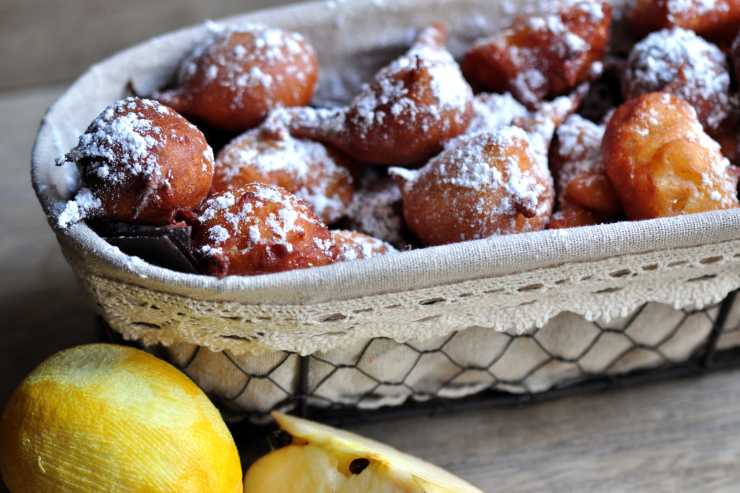 frittelle mele ricotta preparazione