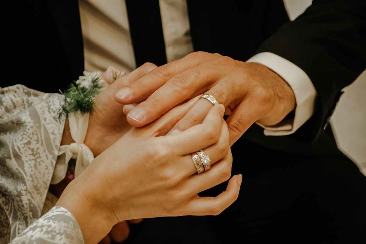 scopre vera età futura moglie alla vigilia del matrimonio