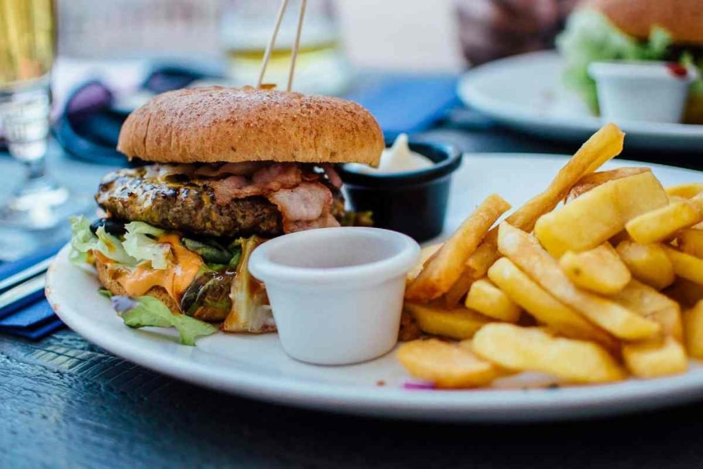 proposta di matrimonio al fast food