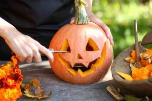 I trucchetti per intagliare una zucca per Halloween