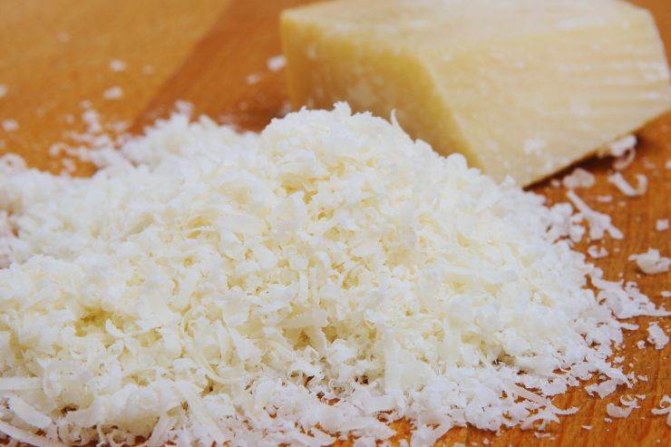 come riconoscere vero parmigiano supermercato