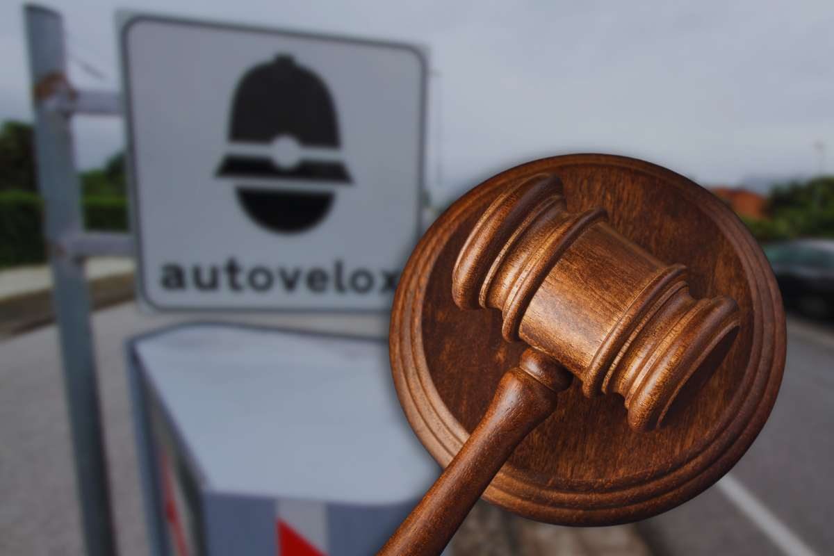 cartello autovelox e martelletto sentenze