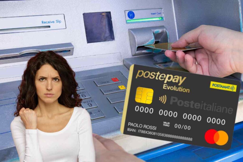 Prelievo in atto ad uno sportello ATM