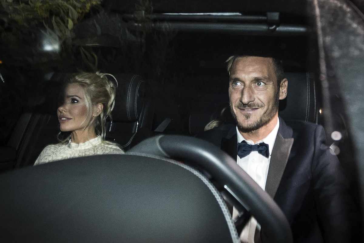 Ilary Blasi e Francesco Totti in macchina