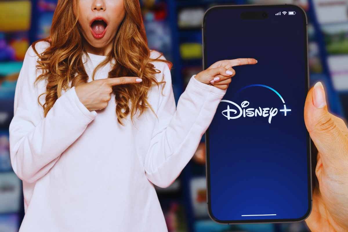 Ragazza sorpresa e pagina iniziale di Disney+