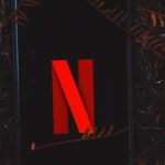 Telefono con logo netflix