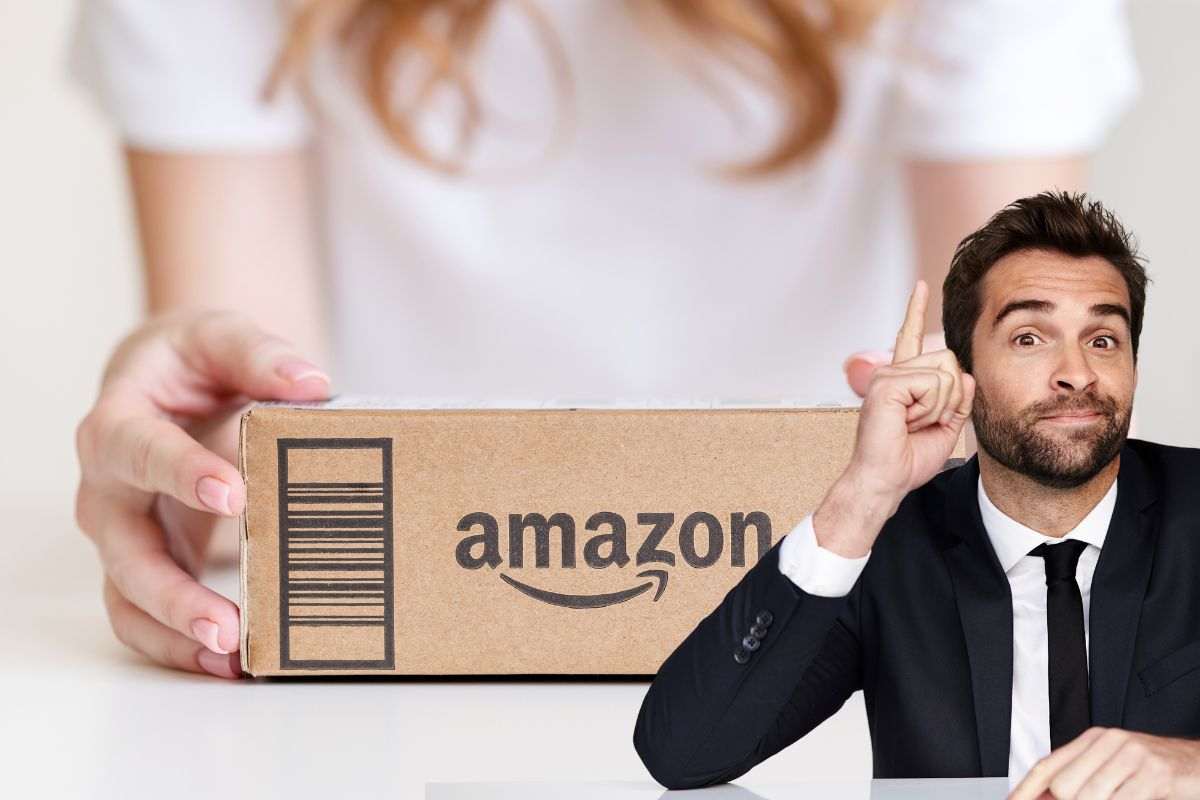 pacco amazon uomo con idea