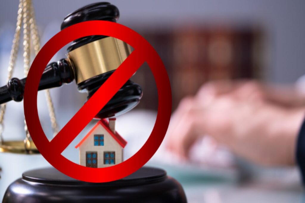 divieto e martelletto legge