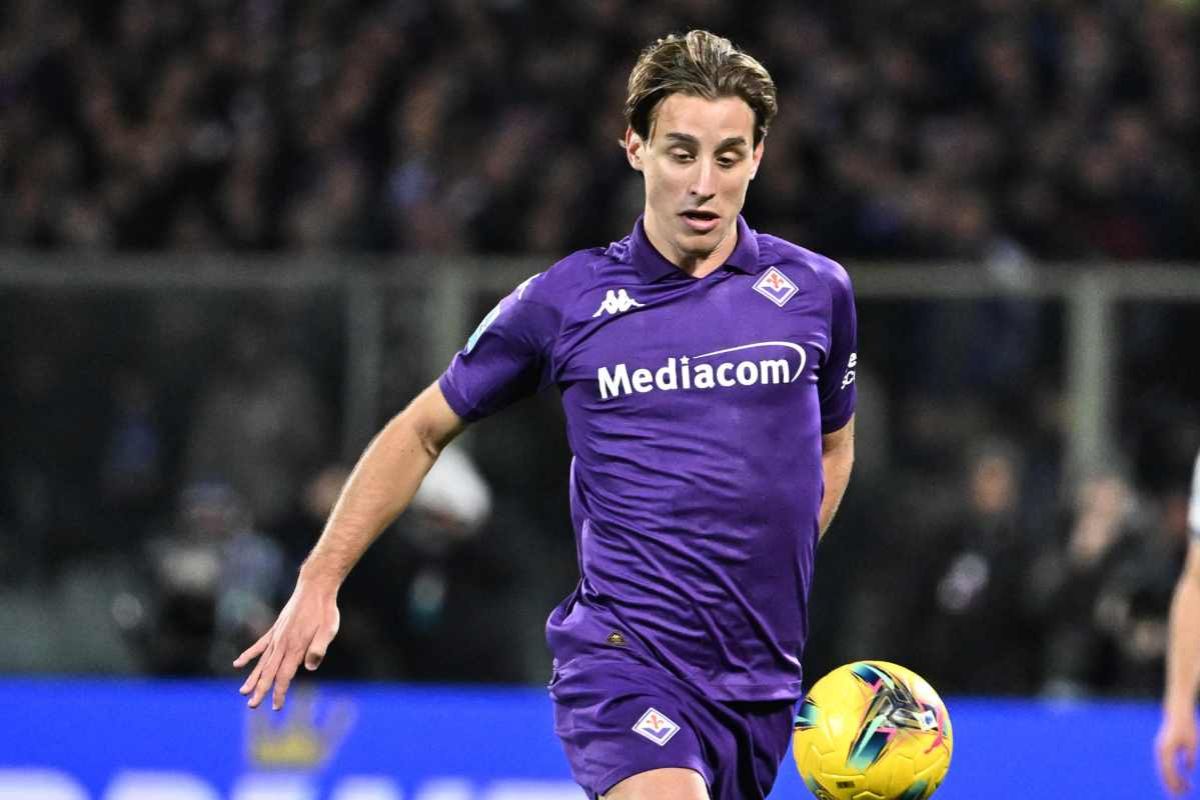 Edorardo Bove in campo con la Fiorentina