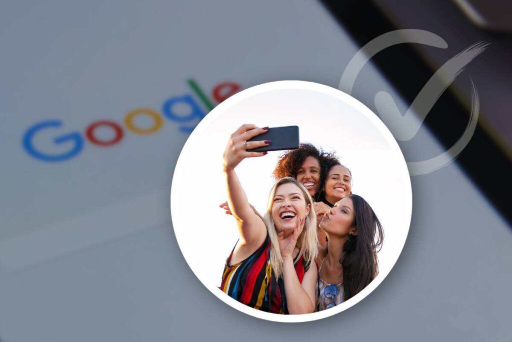 Ragazze che scattano un selfie