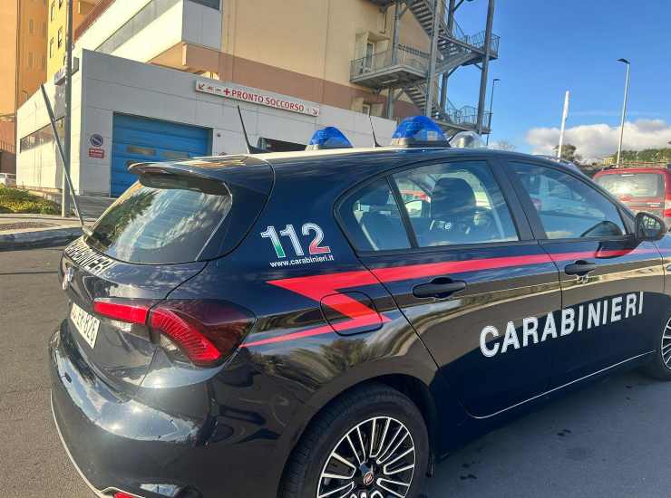 Auto carabinieri in strada