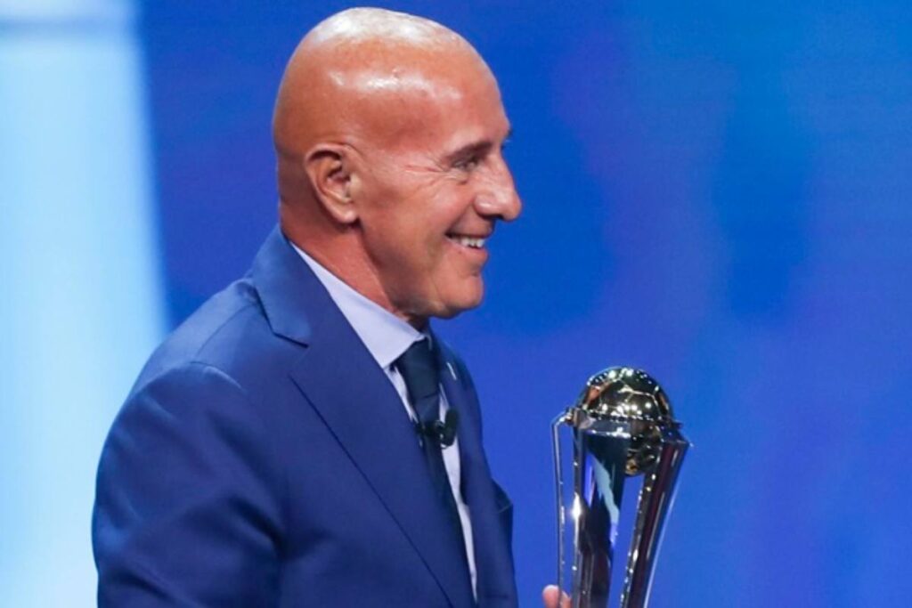 Arrigo Sacchi di profilo