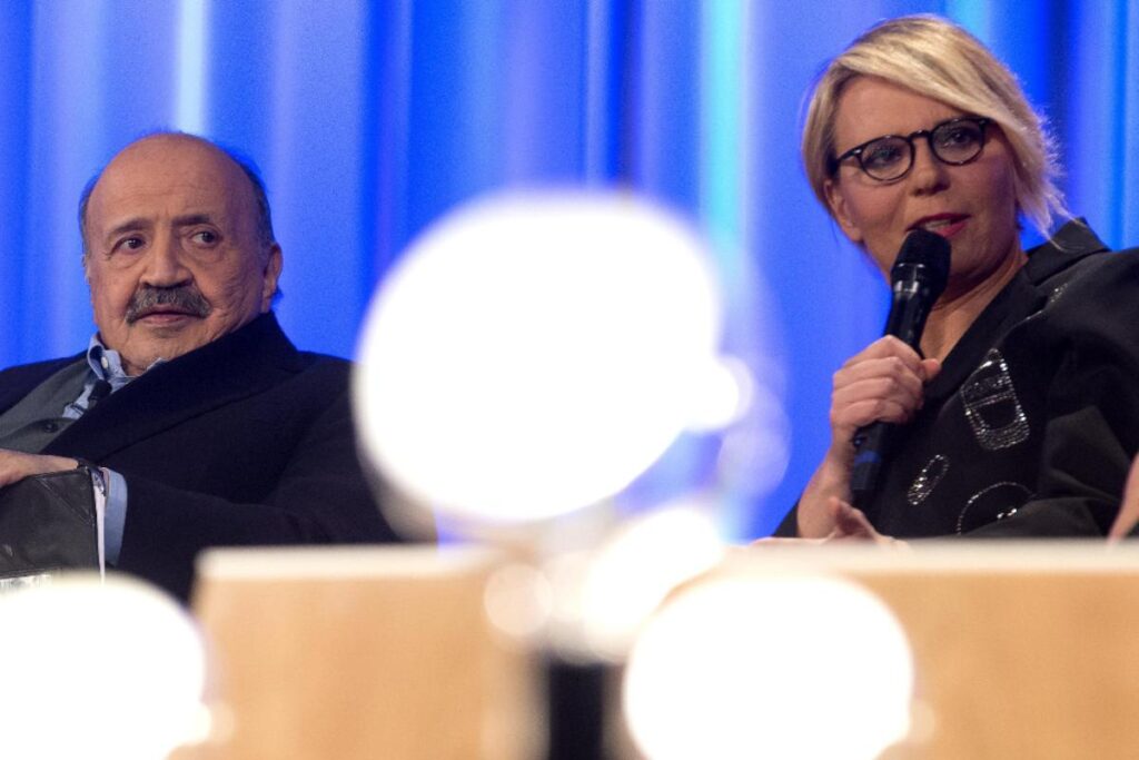 Maria De Filippi e Maurizio Costanzo seduti vicini
