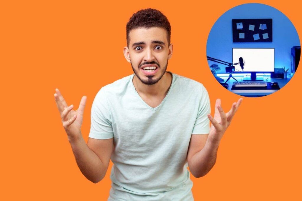 Ragazzo infuriato e PC