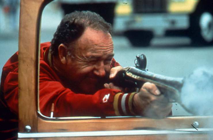 gene hackman mira con un fucile