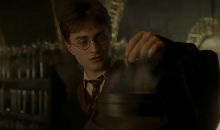 Harry Potter in una scena del film "Il principe mezzosangue"