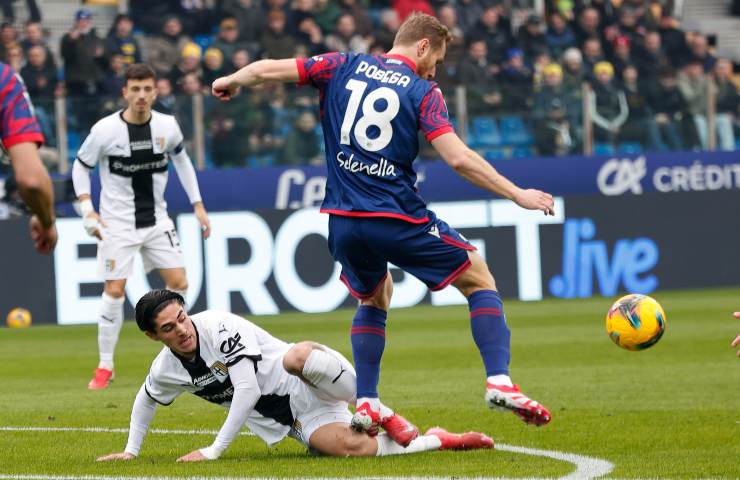 Calciatori in campo durante Parma-Bologna