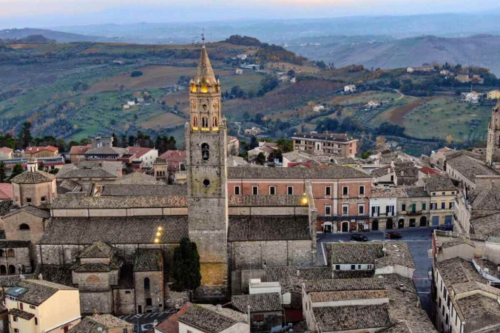 uno sguardo dall'altro del borgo di atri