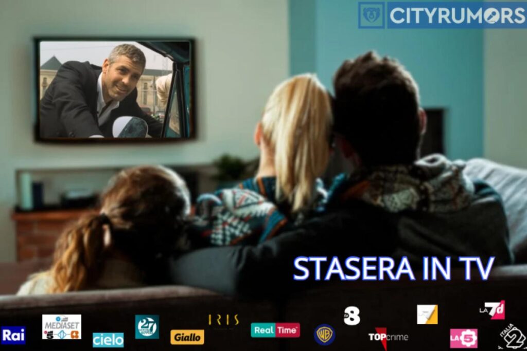 famiglia in salotto che guarda un film con george clooney