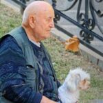 uomo anziano con il cane