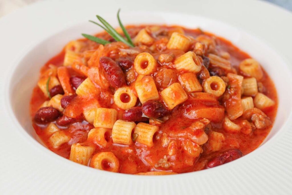 piatto con pasta e fagioli sugosa