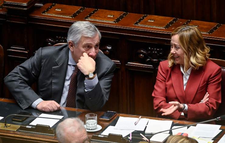 giorgia meloni in Parlamento con Antonio Tajani