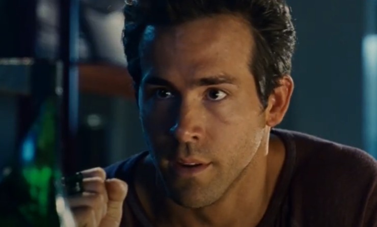 ryan reynolds in una scena del film lanterna verde 