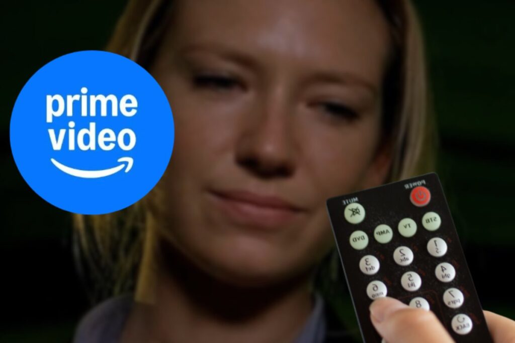 Una scena delle serie fringe con logo prime video e telecomando