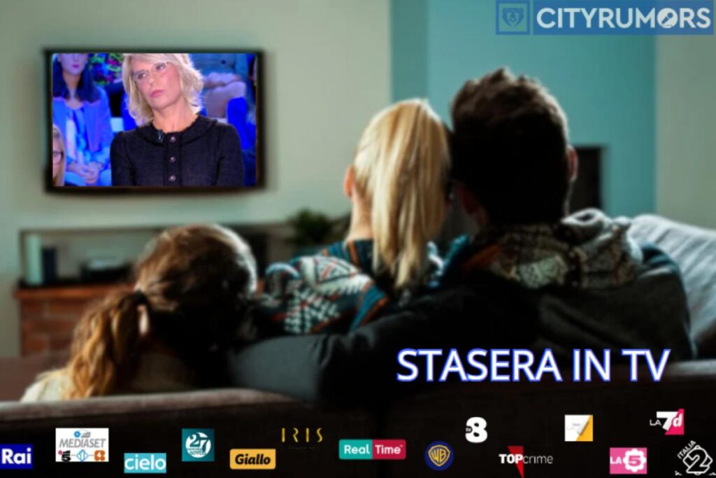 genitori con la figlia che guardano programma tv