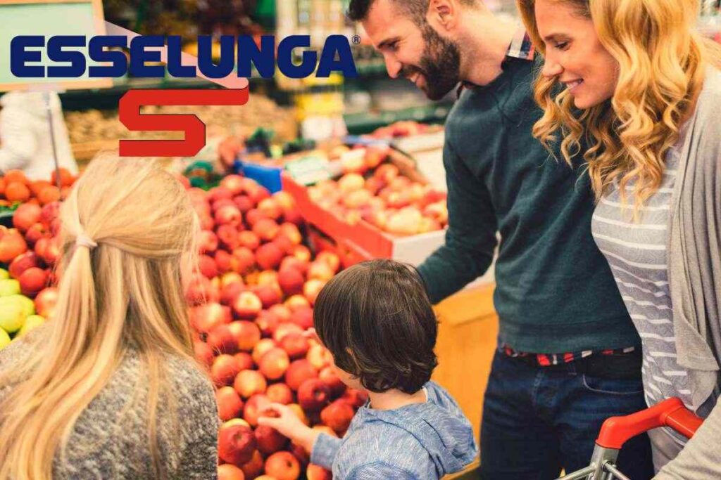 Famiglia nel supermercato e logo Esselunga