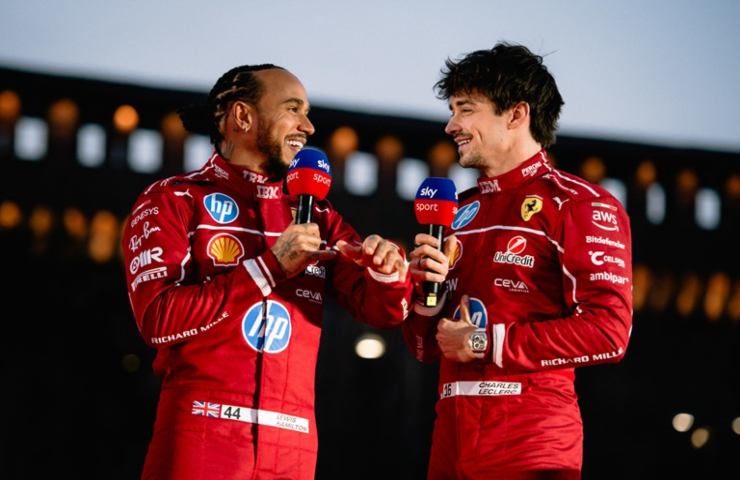 Hamilton e Leclerc con microfoni