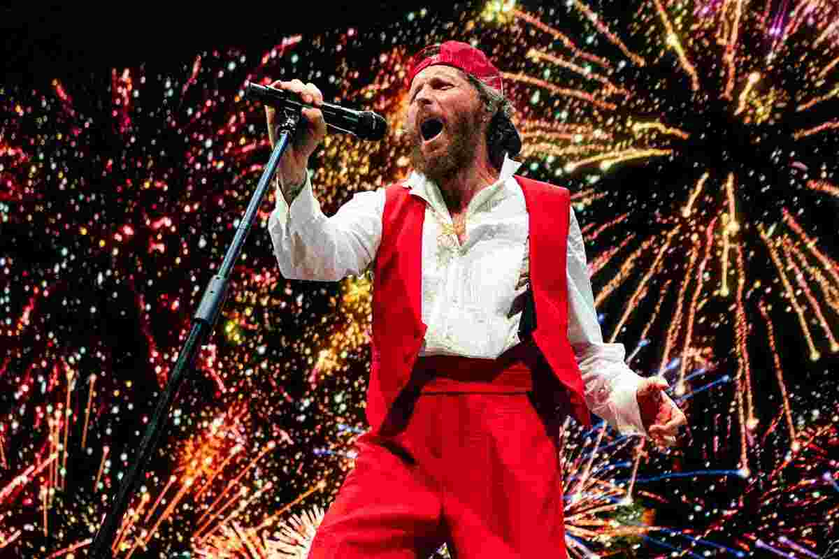 Jovanotti sul palco del tour 2025