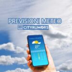 Cielo nuvoloso e donna che controlla app meteo