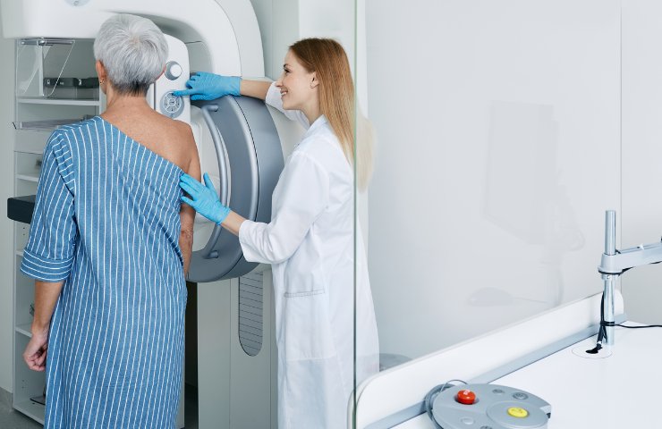 Donna esegue Screening